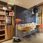 Ibis Quentin Basilique ホテル 3*