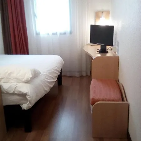 ホテル Ibis Quentin Basilique サン・クエンティン
