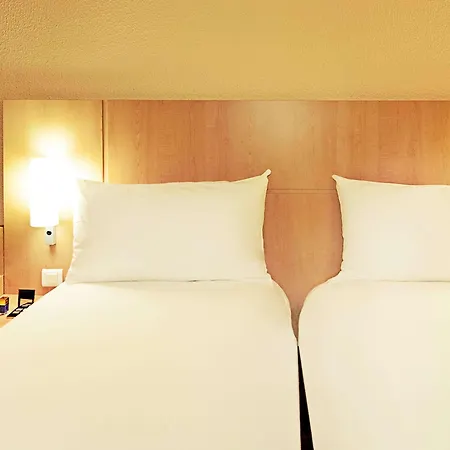 ホテル Ibis Quentin Basilique