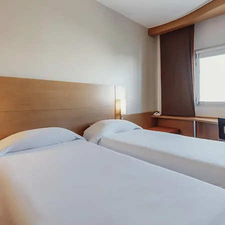 Ibis Quentin Basilique サン・クエンティン
