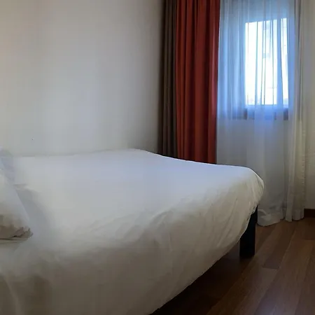 ホテル Ibis Quentin Basilique 3*
