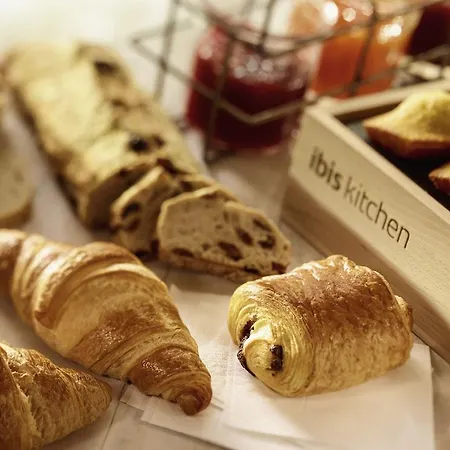 Ibis Quentin Basilique