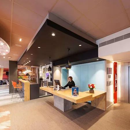 Ibis Quentin Basilique Hotel