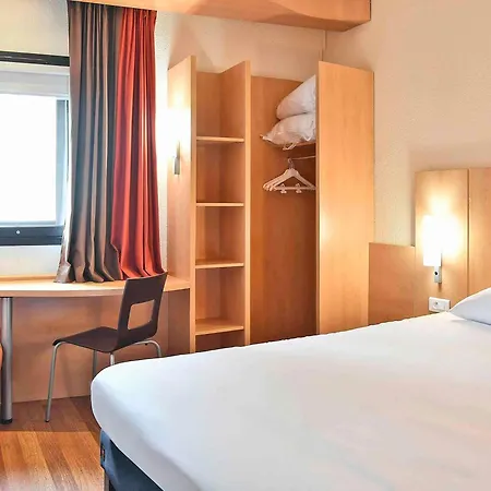 Hotel Ibis Quentin Basilique