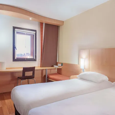 Ibis Quentin Basilique Saint-Quentin (Aisne)