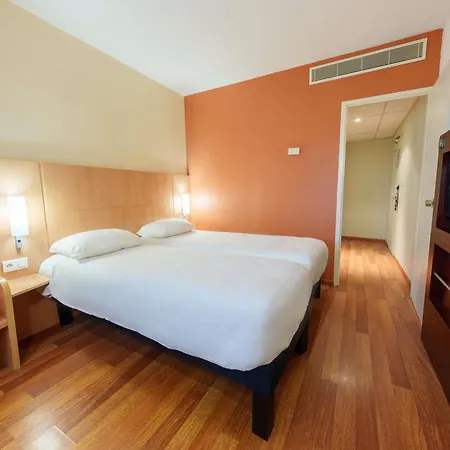 Hotel Ibis Quentin Basilique