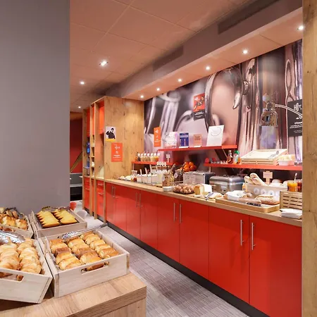 Ibis Quentin Centre Basilique Hotel 3*