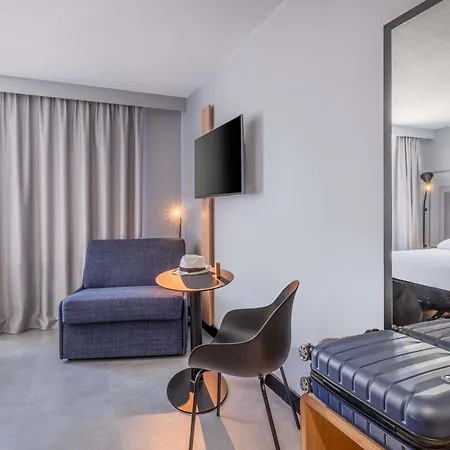 Ibis Quentin Centre Basilique Hotel 3*
