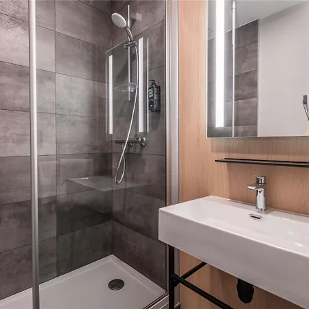 Ibis Quentin Centre Basilique Hotel 3*