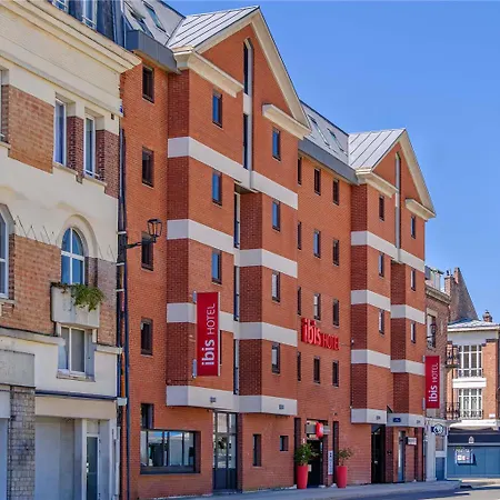 Ibis Quentin Centre Basilique Hotel 3*