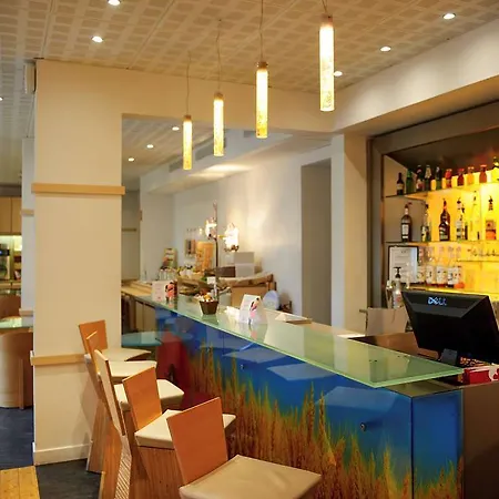 Hotel Ibis Quentin Centre Basilique 3*