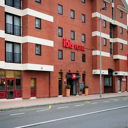 Ibis Quentin Basilique Hotel 3*