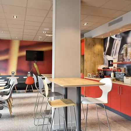 Ibis Quentin Basilique Hotel 3*