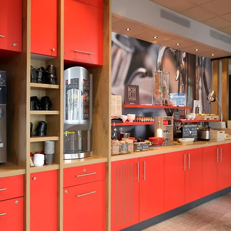 Ibis Quentin Centre Basilique Hotel 3*