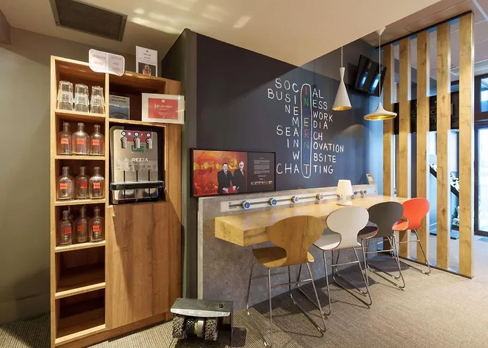 Ibis Quentin Basilique Hotel 3*