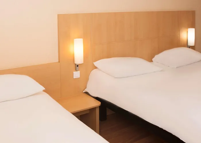 Ibis Quentin Basilique Hotel 3*